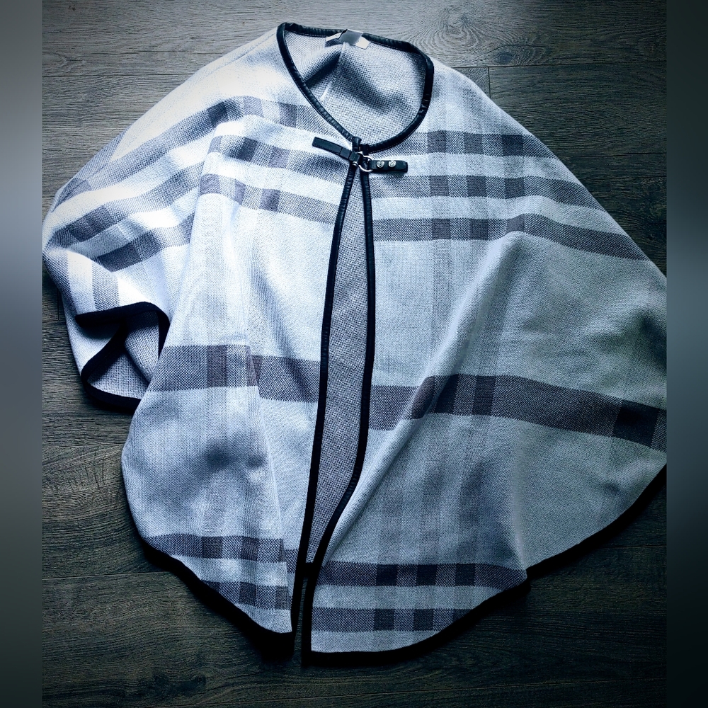 White House Black Market Black and White Plaid Cape Size Small